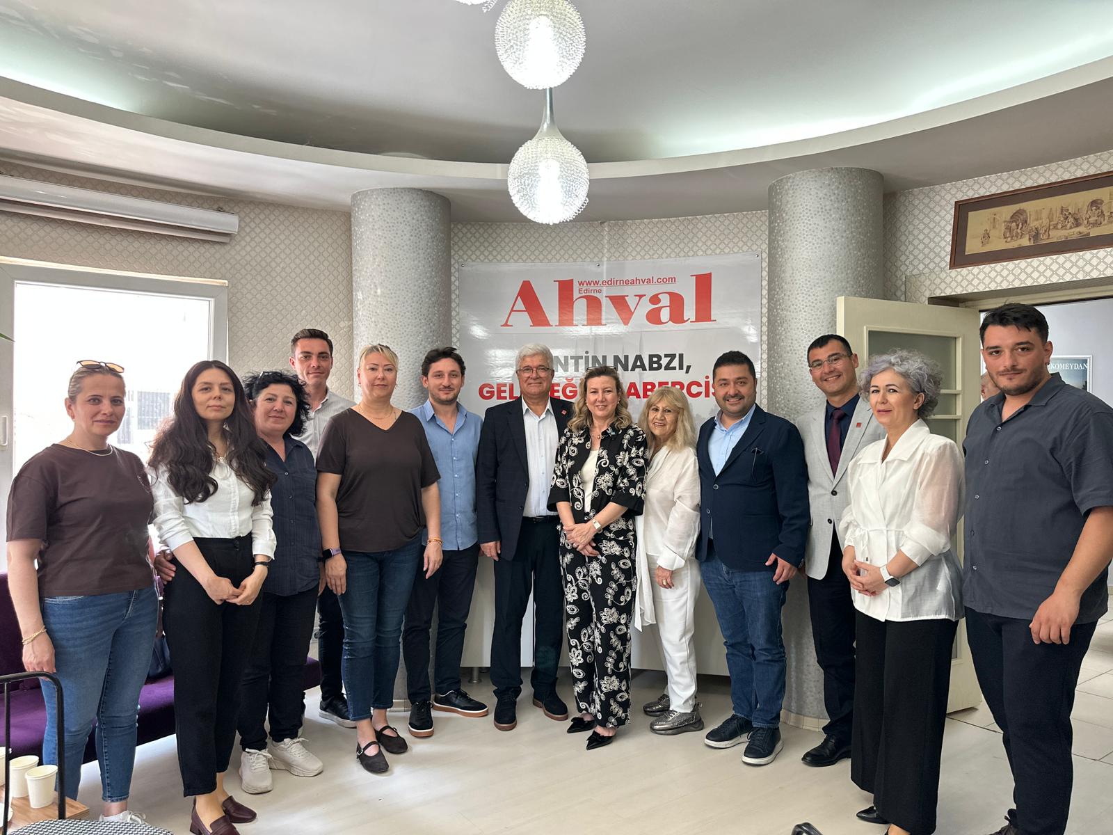 Edirne’de ilkeli, doğru ve objektif habercilik anlayışıyla kentin nabzını tutan, yerel basının güçlü sesi edirneahval.com internet haber sitesi, yayın hayatındaki 10’uncu yılını gururla kutladı.